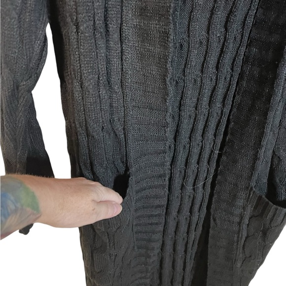 A new black knit sweater , open front with pockets in size - Picture 3 of 7